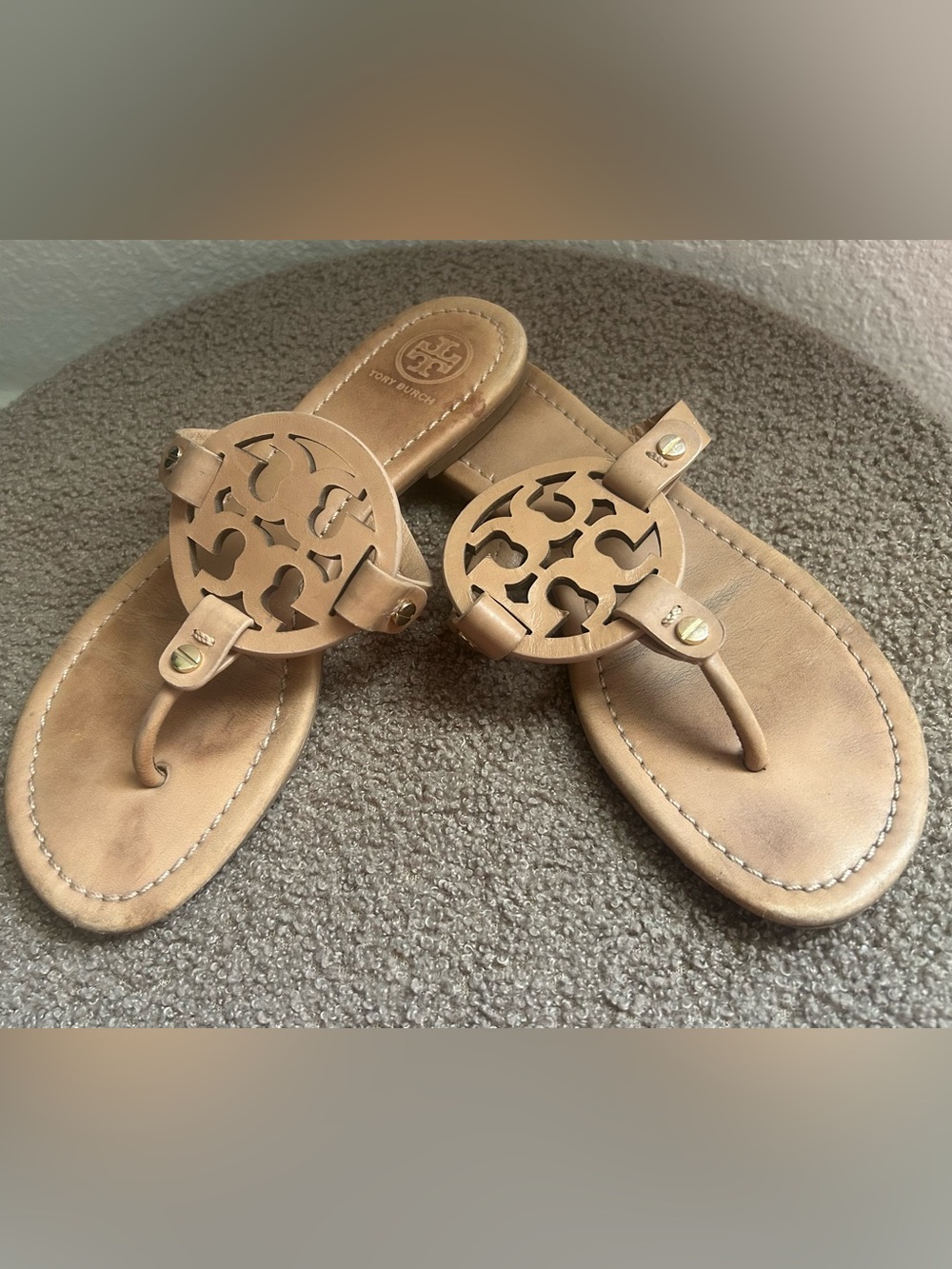 Tory Burch Leather Logo Thong Sandals in Tan size 6.5